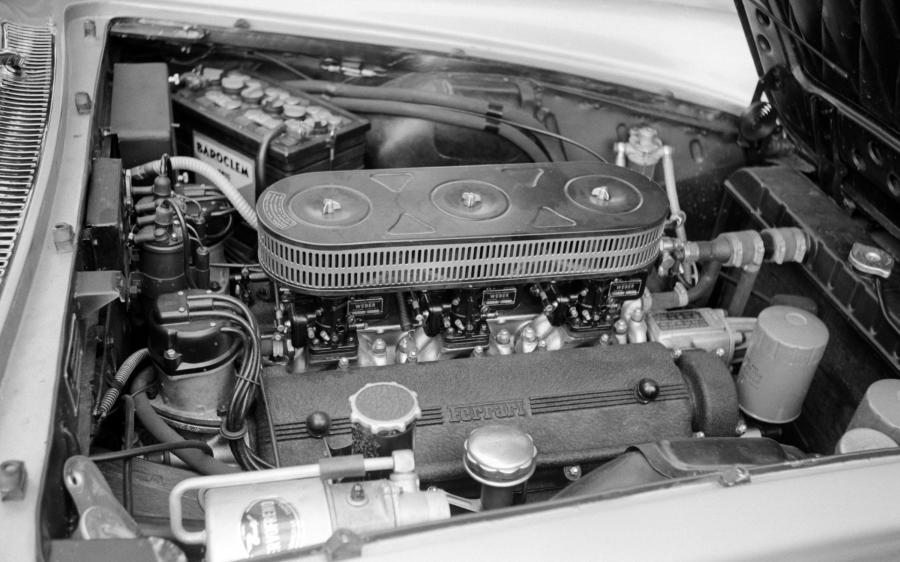 Ferrari 250 GT 2+2 Coupe (Series I) 1960 года  (UK) (фото 6 из 8)